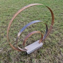 Triple cercle sur socle en béton