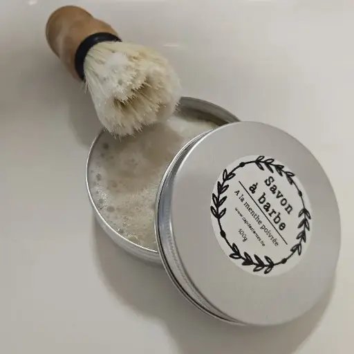 Savon à barbe solide